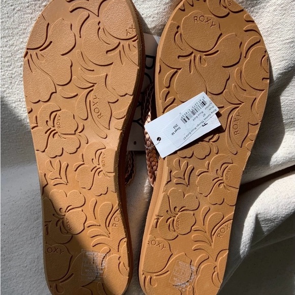 Roxy Costas * NWT * flip flops/sandals Rose Gold - Picture 2 of 6